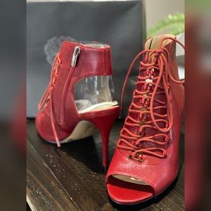 Vince Camuto Raven Red Giglio Shoes